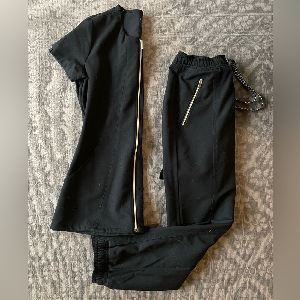 Jaanuu gold edition black scrub set